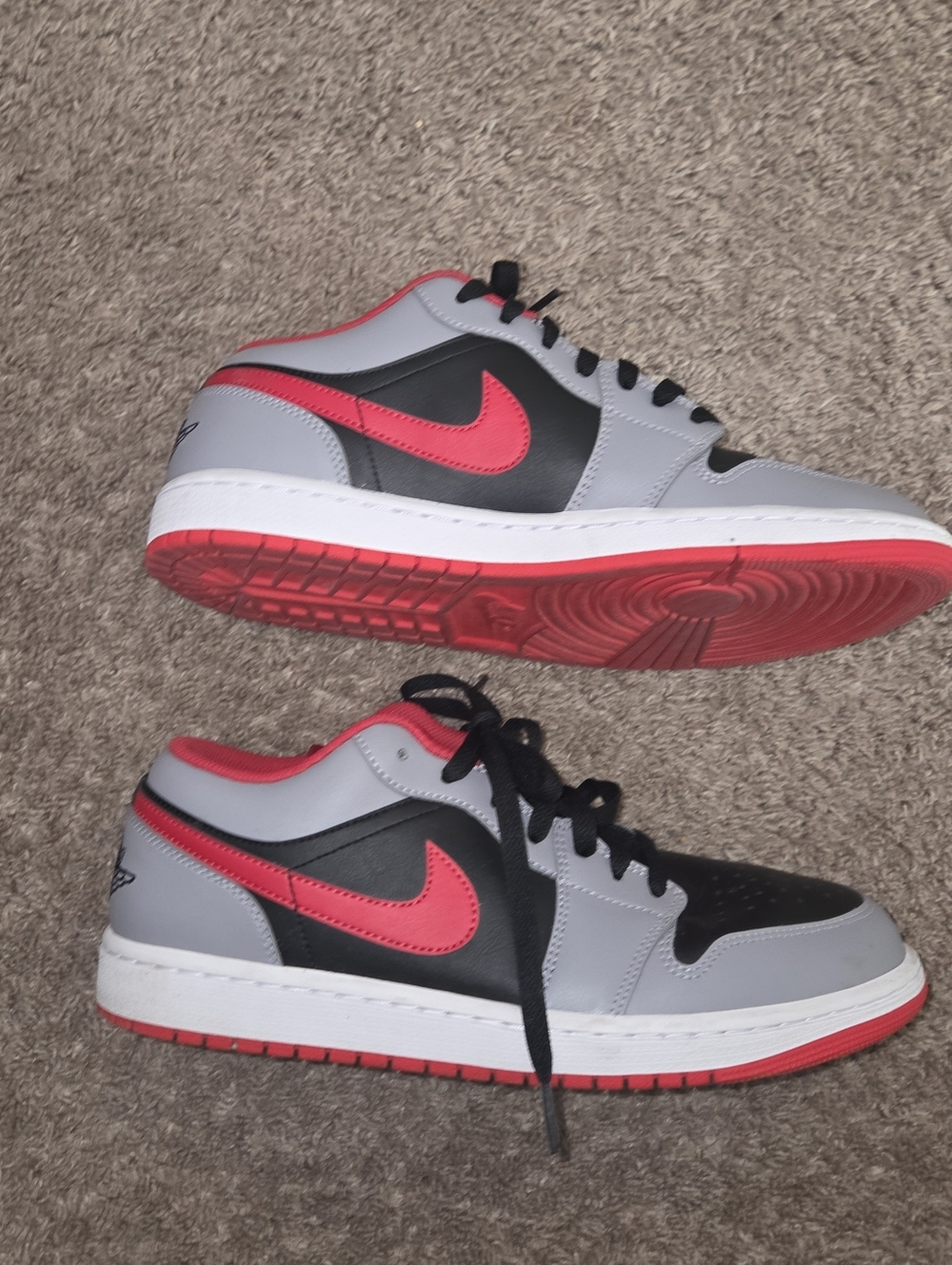 Men's size 10 Nike Air Jordan Low Tops - Picture 2 of 5